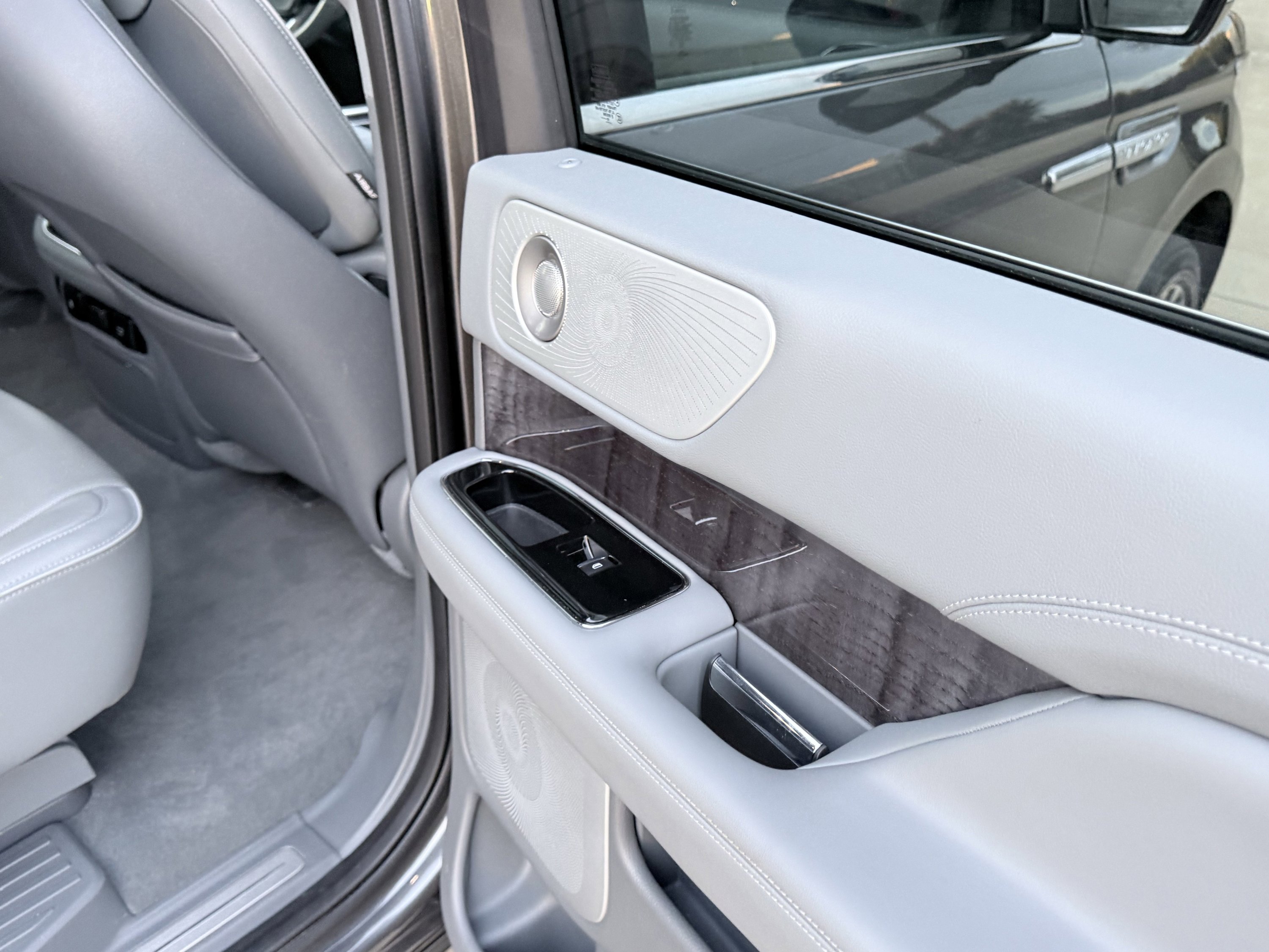 Used 2018 Lincoln Navigator Reserve w/ Technology Package image 43