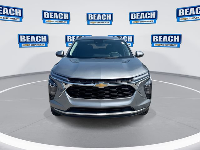 Used 2025 Chevrolet Trax LT FWD image 3