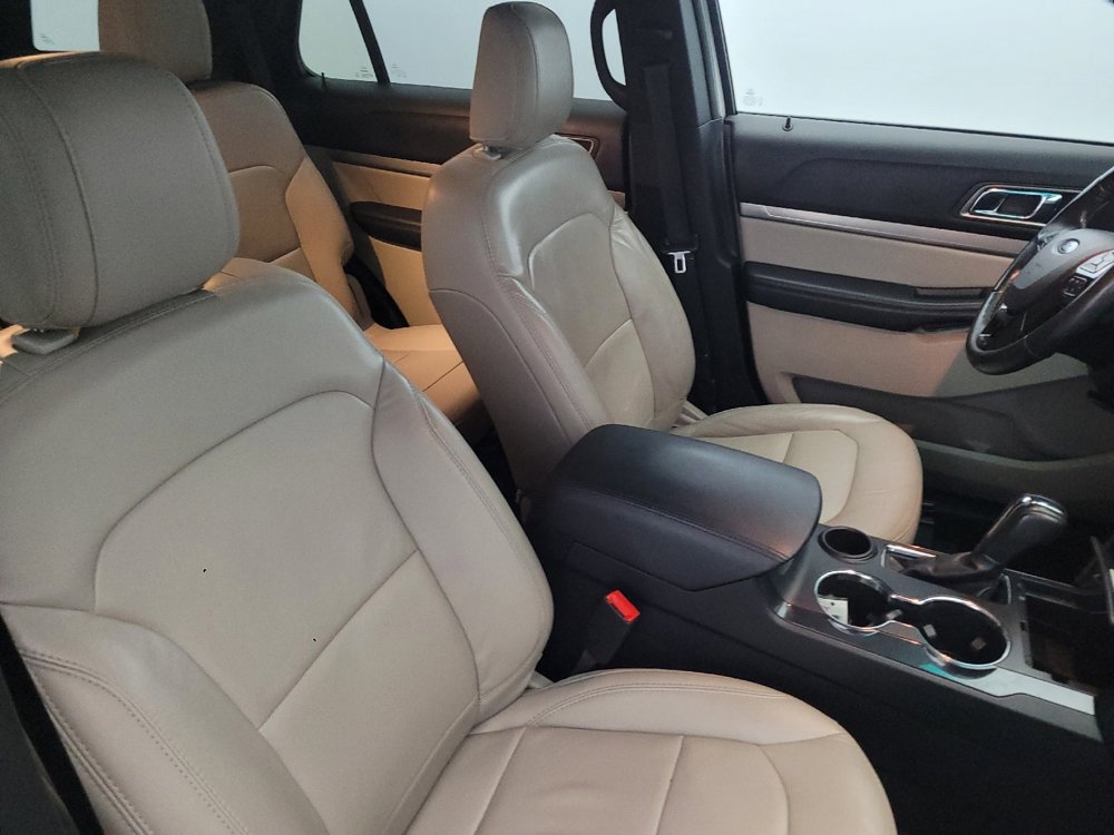Used 2018 Ford Explorer XLT w/ Equipment Group 202A FWD image 21