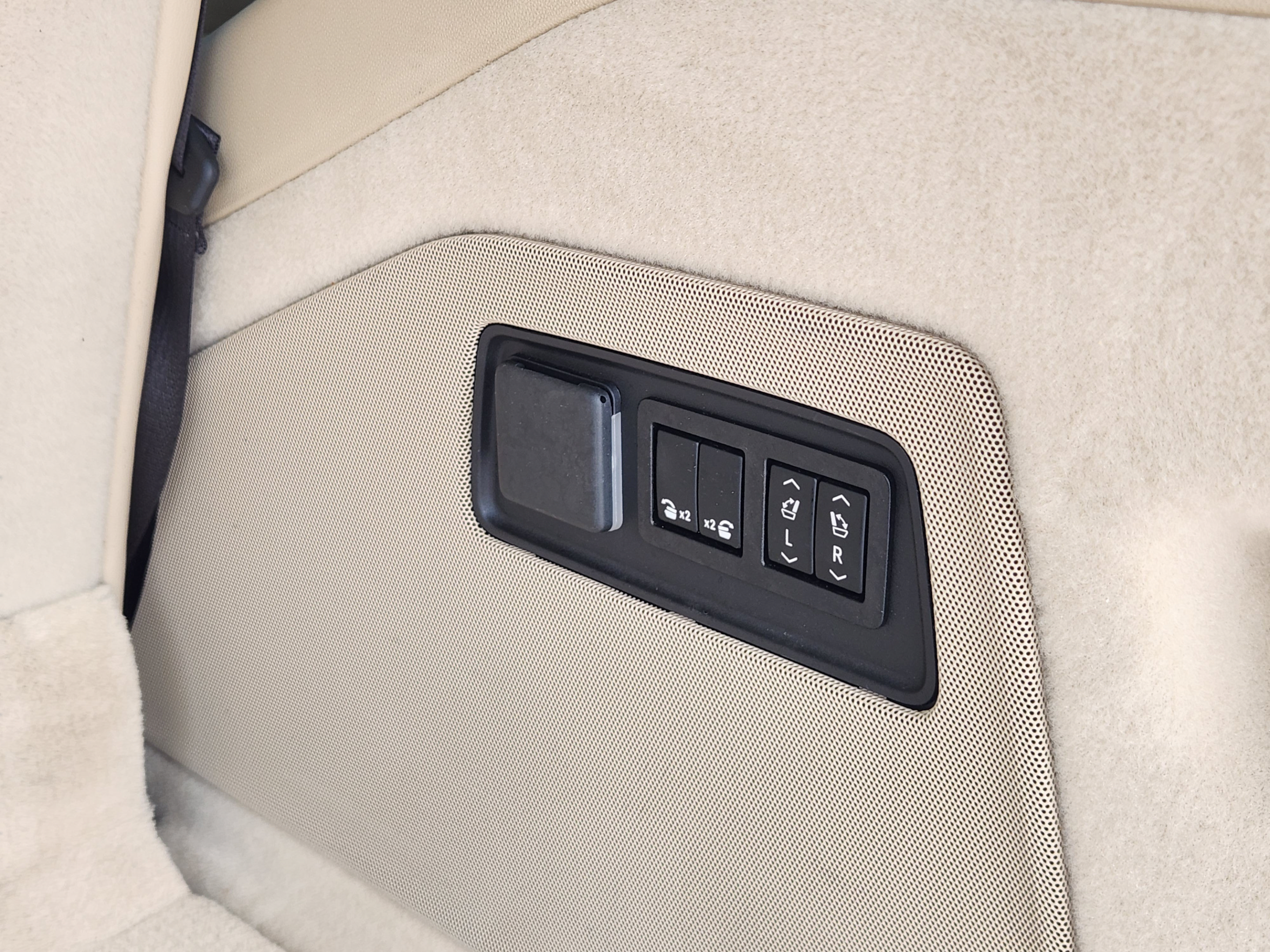 Used 2022 Cadillac Escalade Premium Luxury RWD image 8