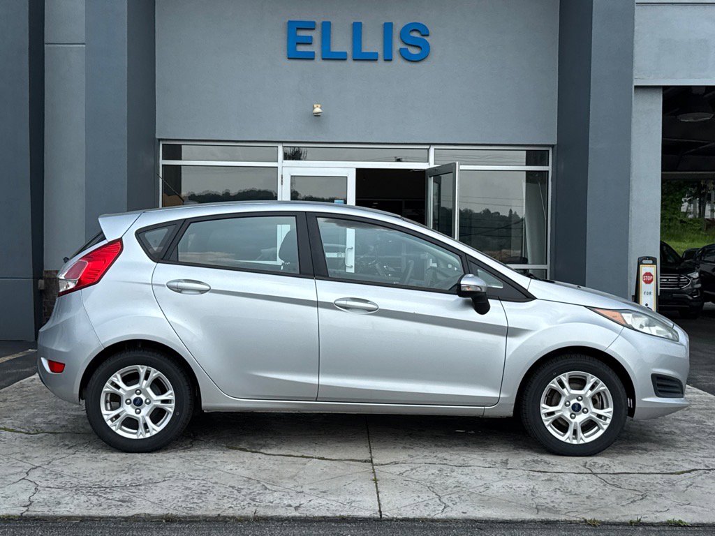 Used 2016 Ford Fiesta SE FWD image 2