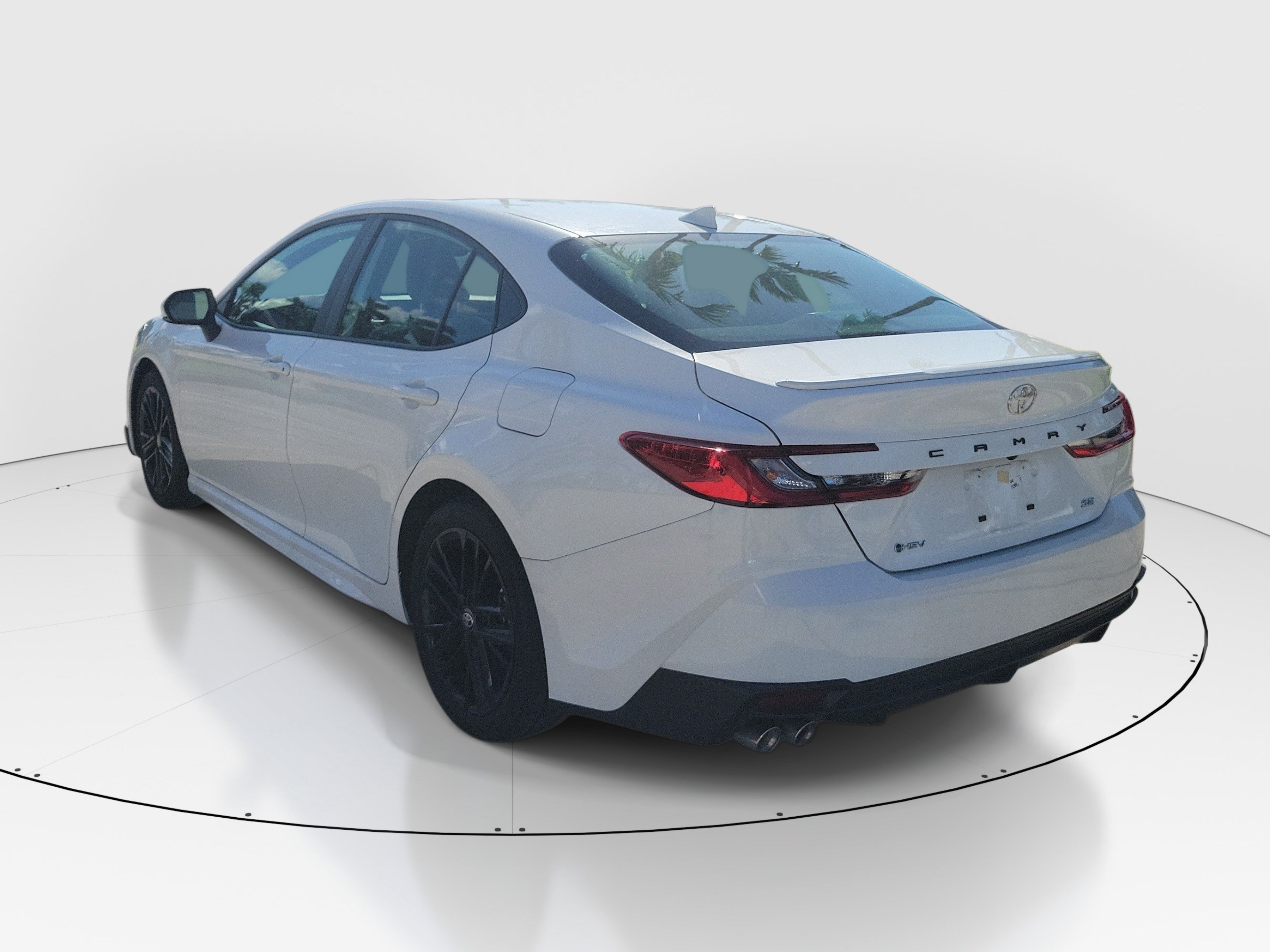Used 2025 Toyota Camry SE w/ Multimedia Upgrade Package FWD image 5