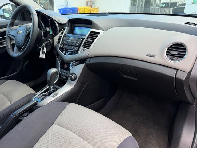 Used 2014 Chevrolet Cruze LS FWD image 15