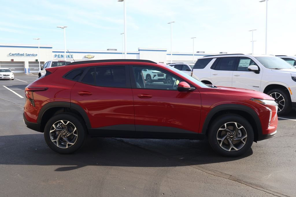 New 2026 Chevrolet Trax LT w/ Driver Confidence Package FWD image 9