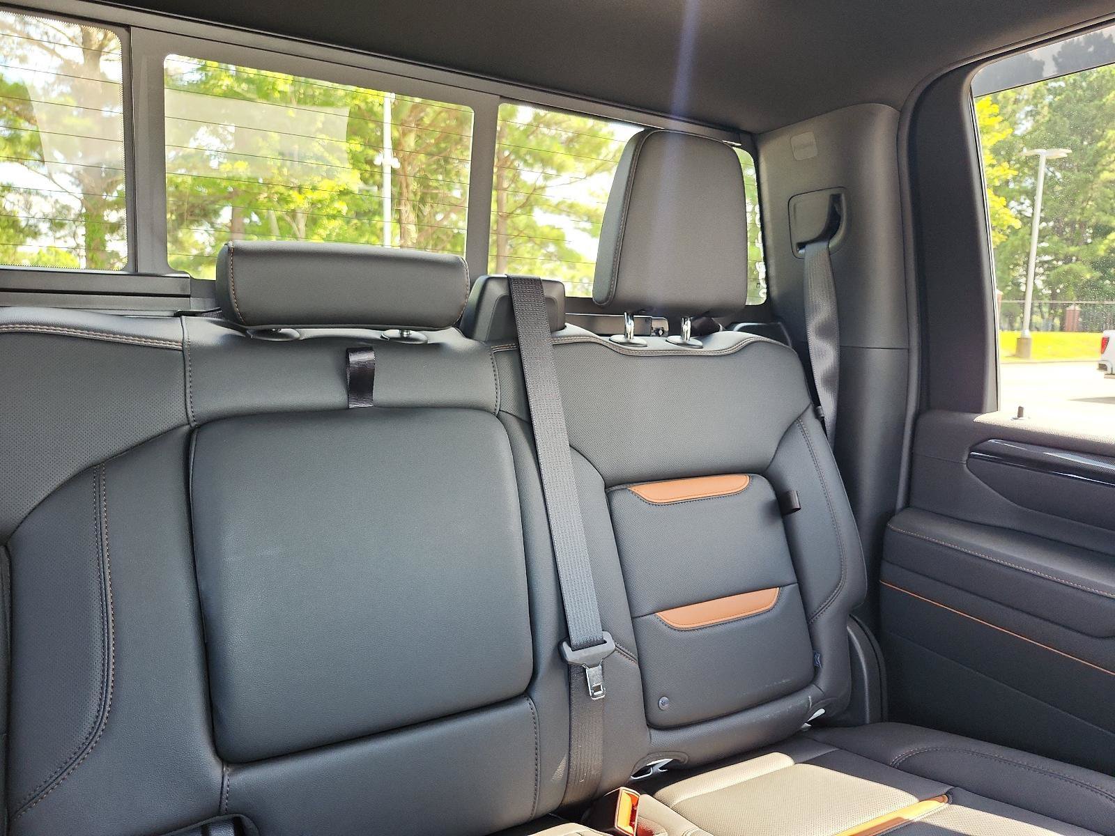 Used 2025 GMC Sierra 2500 AT4 w/ AT4 Premium Plus Package AWD/4WD image 12