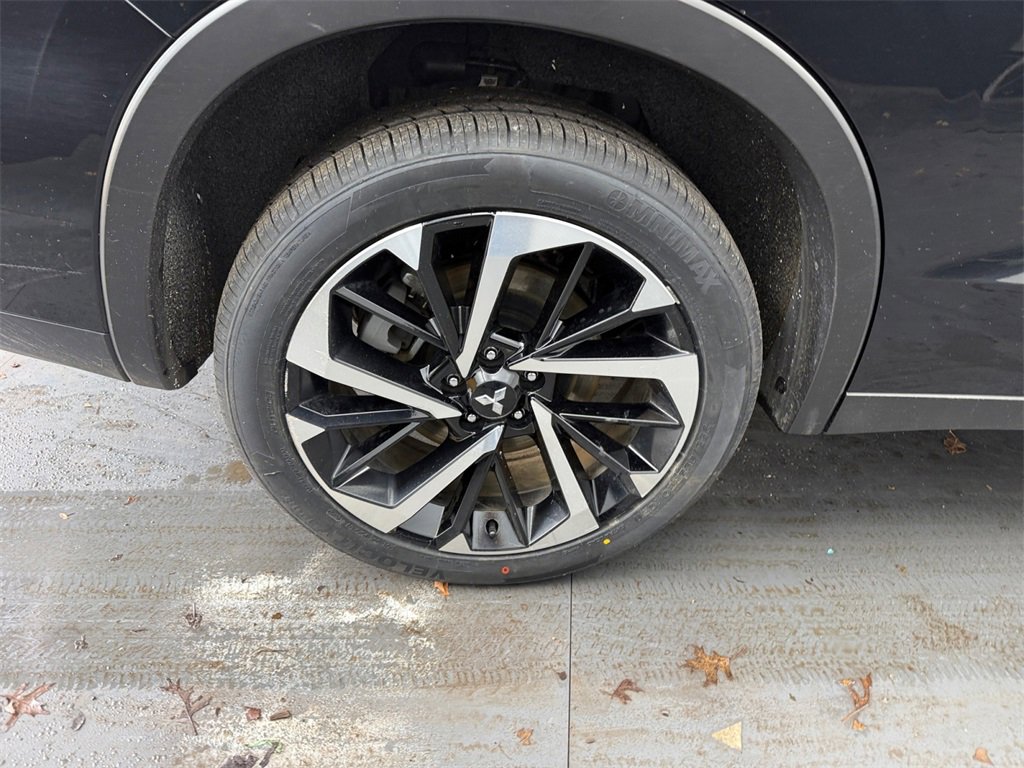 Used 2025 Mitsubishi Outlander SE image 36