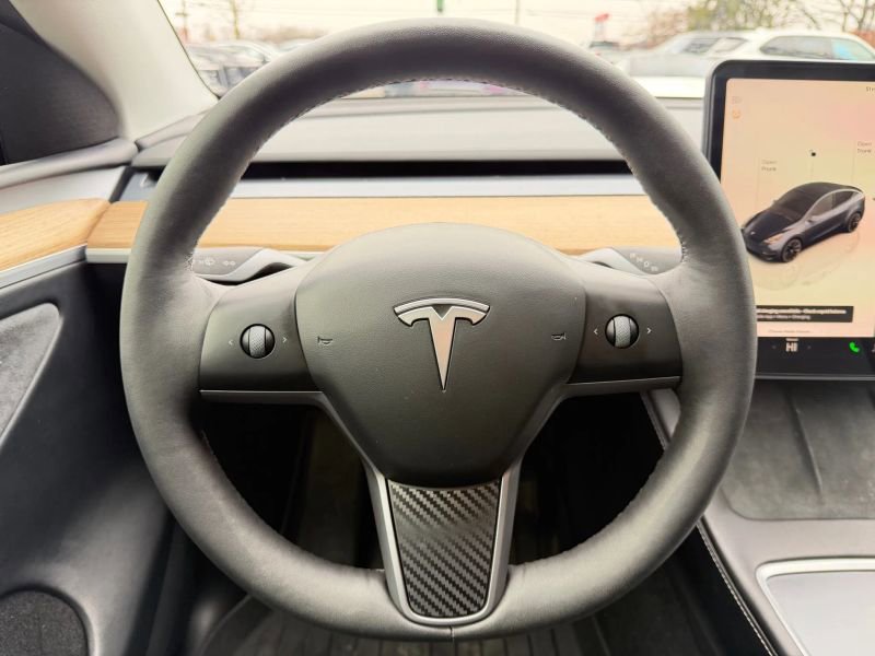 Used 2024 Tesla Model Y Long Range image 19