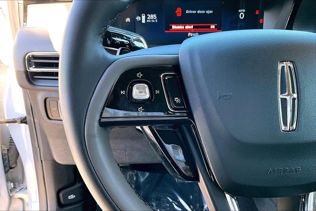 Used 2025 Lincoln Corsair Premiere image 13