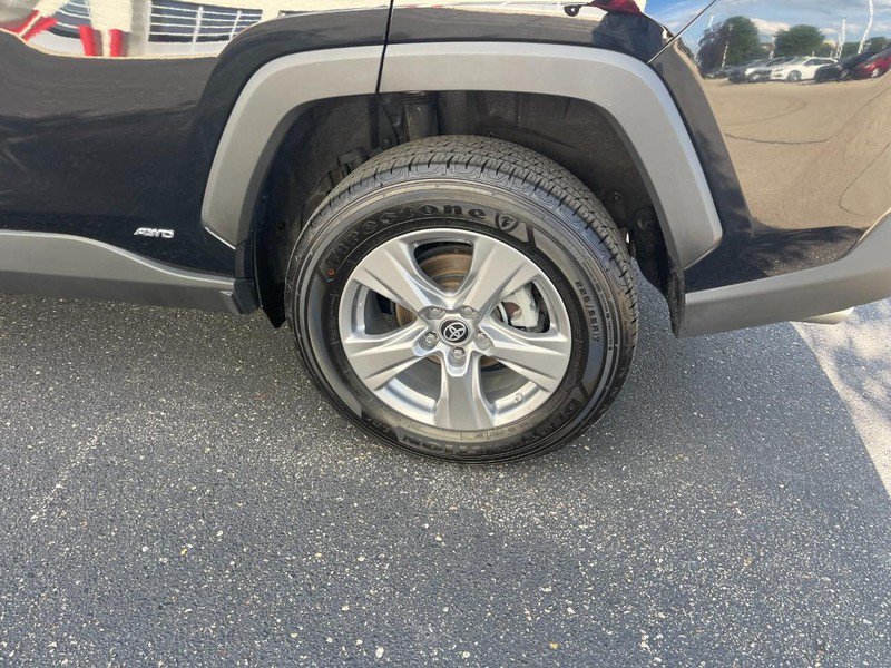 Used 2024 Toyota RAV4 LE AWD/4WD image 5