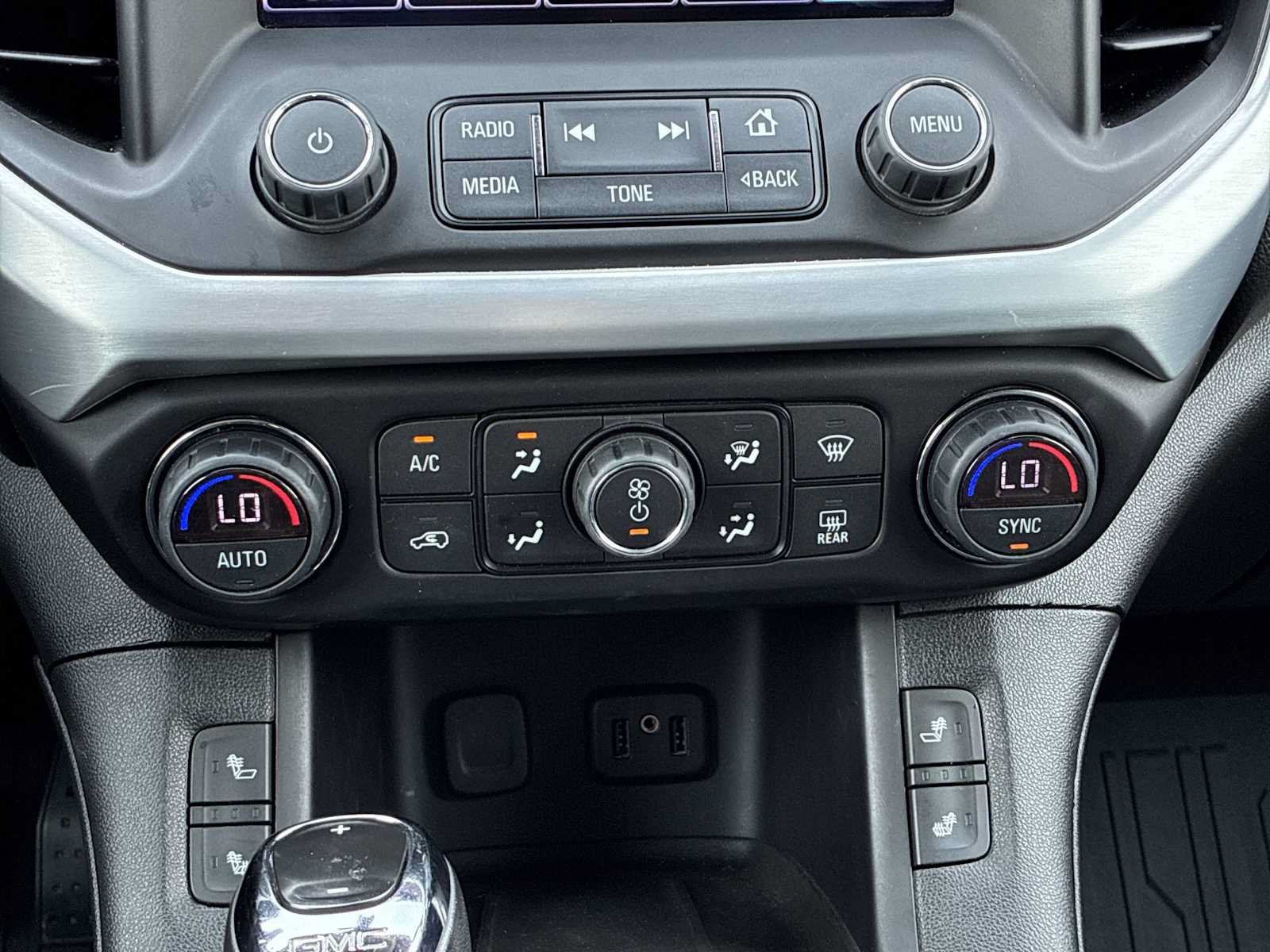 Used 2018 GMC Acadia SLT AWD/4WD image 16