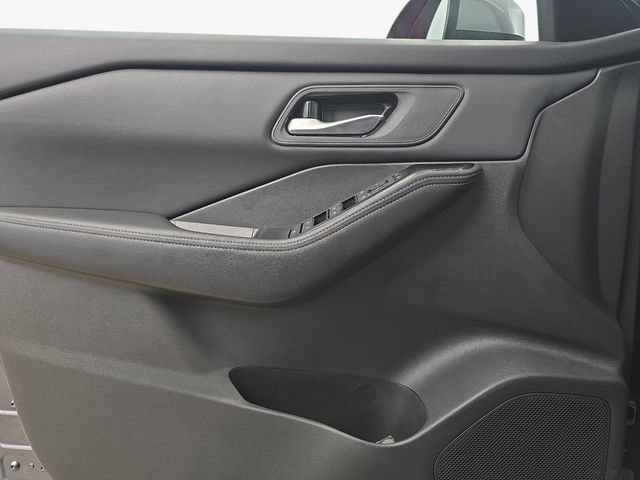 Used 2026 Nissan Rogue SV FWD image 26