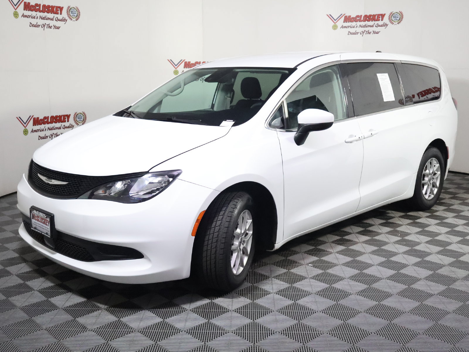 Used 2023 Chrysler Voyager LX FWD image 16