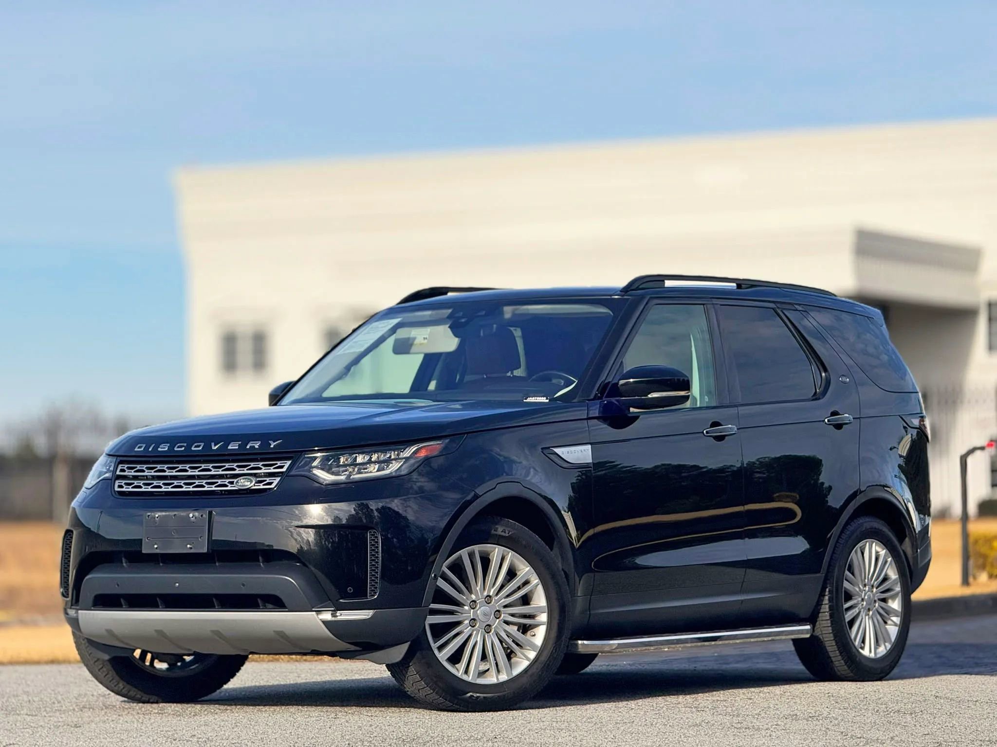 Used 2018 Land Rover Discovery HSE Luxury image 1