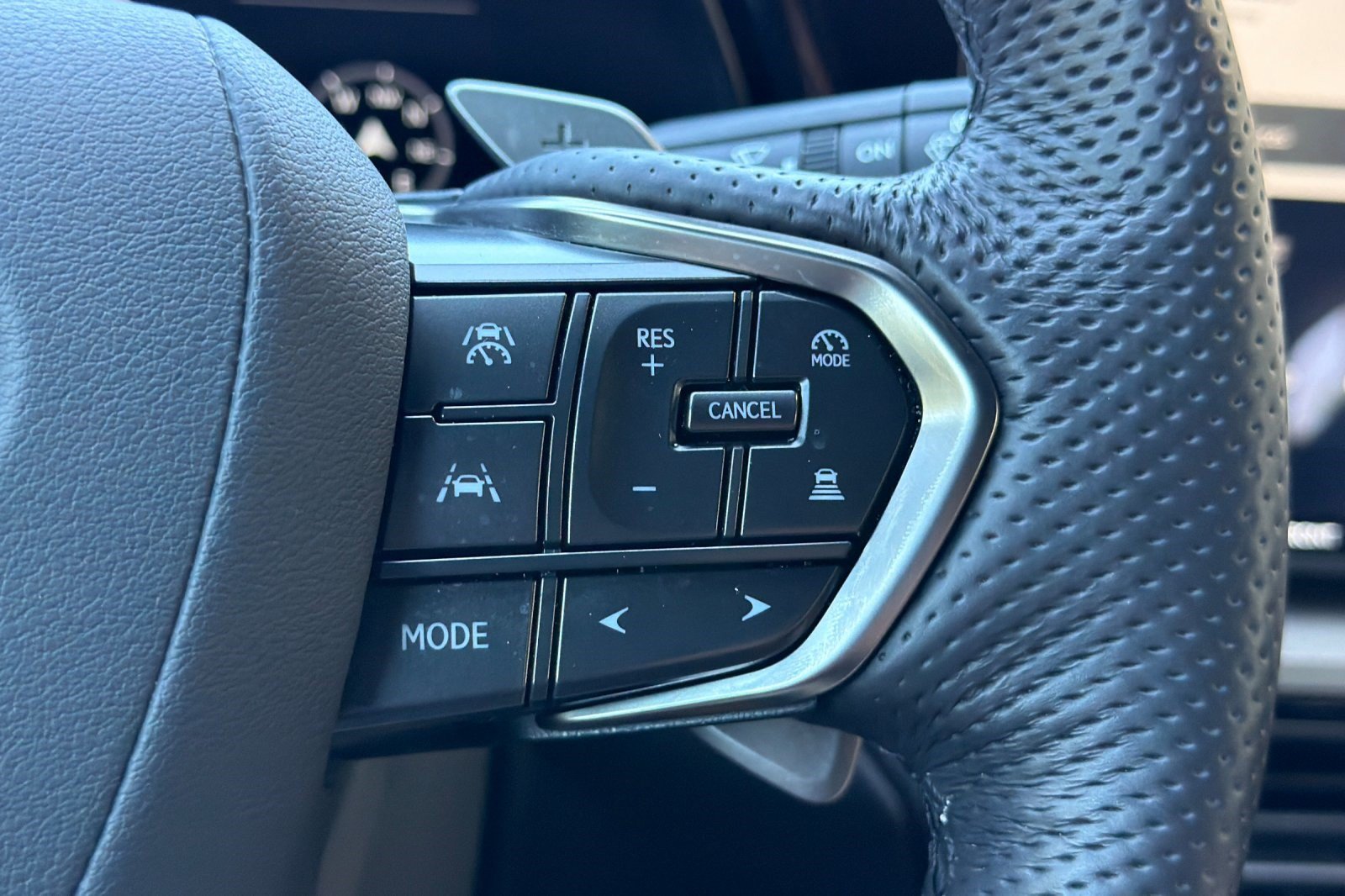 Certified 2025 Lexus TX 500h AWD w/ Technology Package image 31