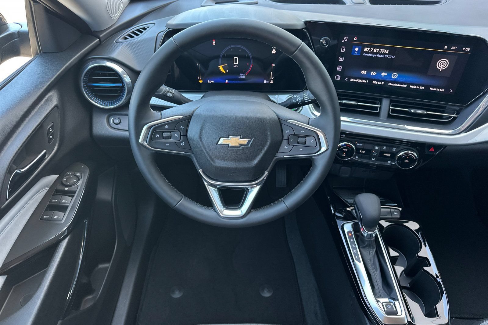 New 2026 Chevrolet Trax LT w/ LT Convenience Package FWD image 14