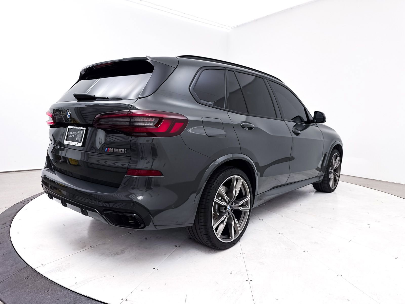 Used 2021 BMW X5 M50i image 19