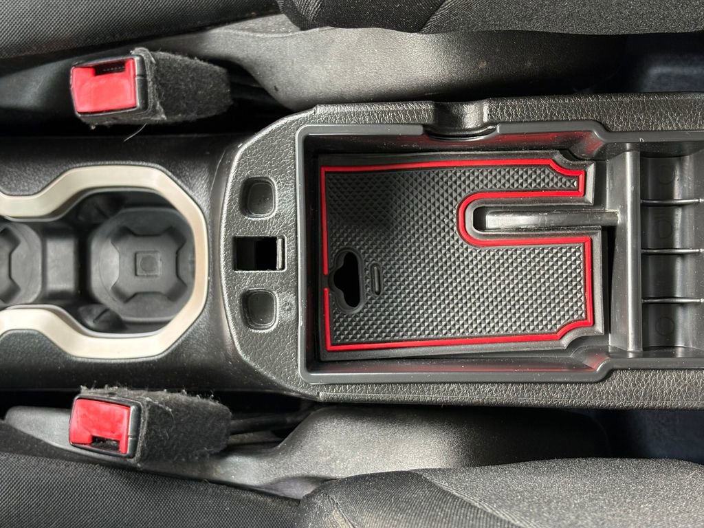 Used 2015 Jeep Renegade Latitude AWD/4WD image 27