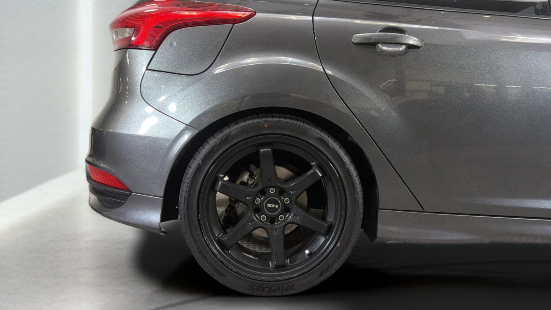Used 2017 Ford Focus ST FWD image 35