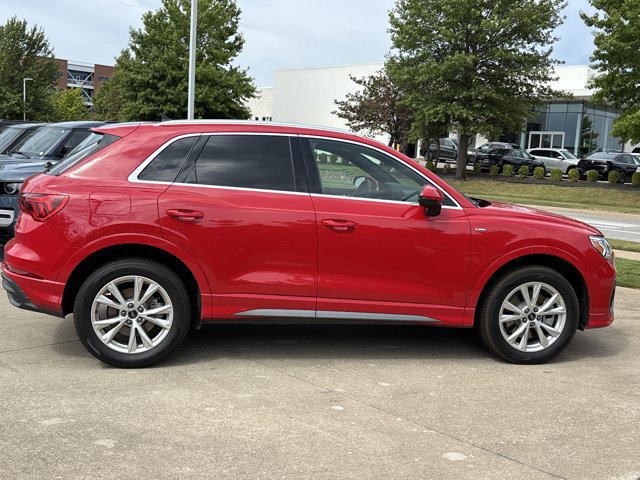 Used 2025 Audi Q3 2.0T Premium AWD/4WD image 2