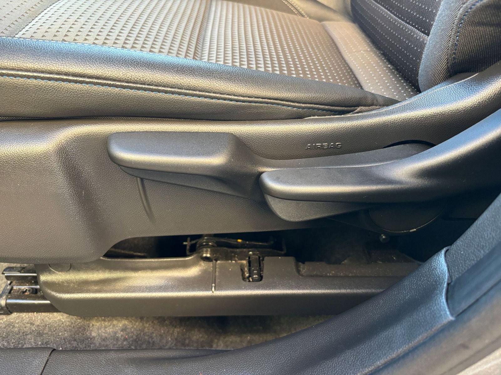 Used 2025 Chevrolet Trax LT image 23