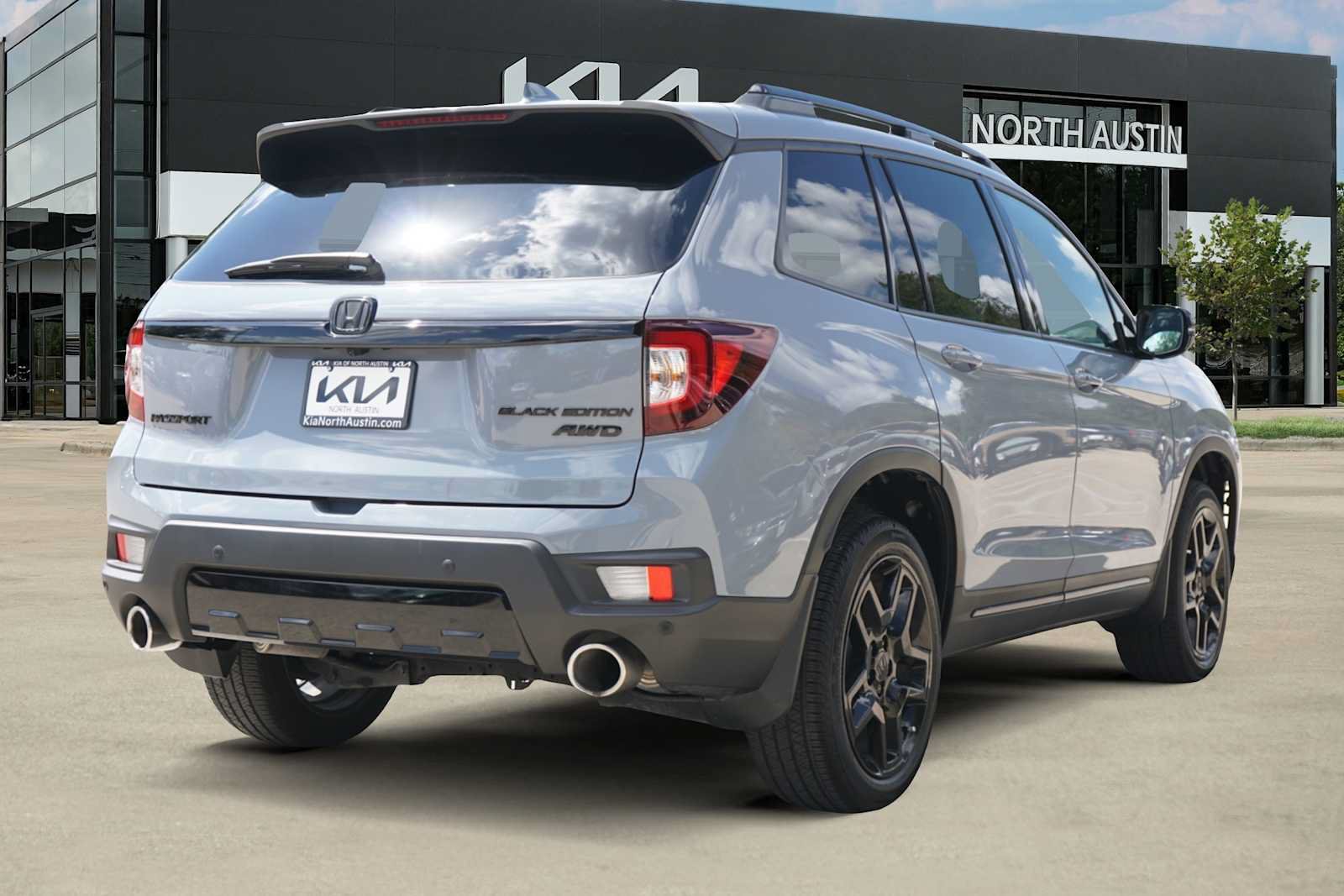 Used 2024 Honda Passport Black Edition image 5