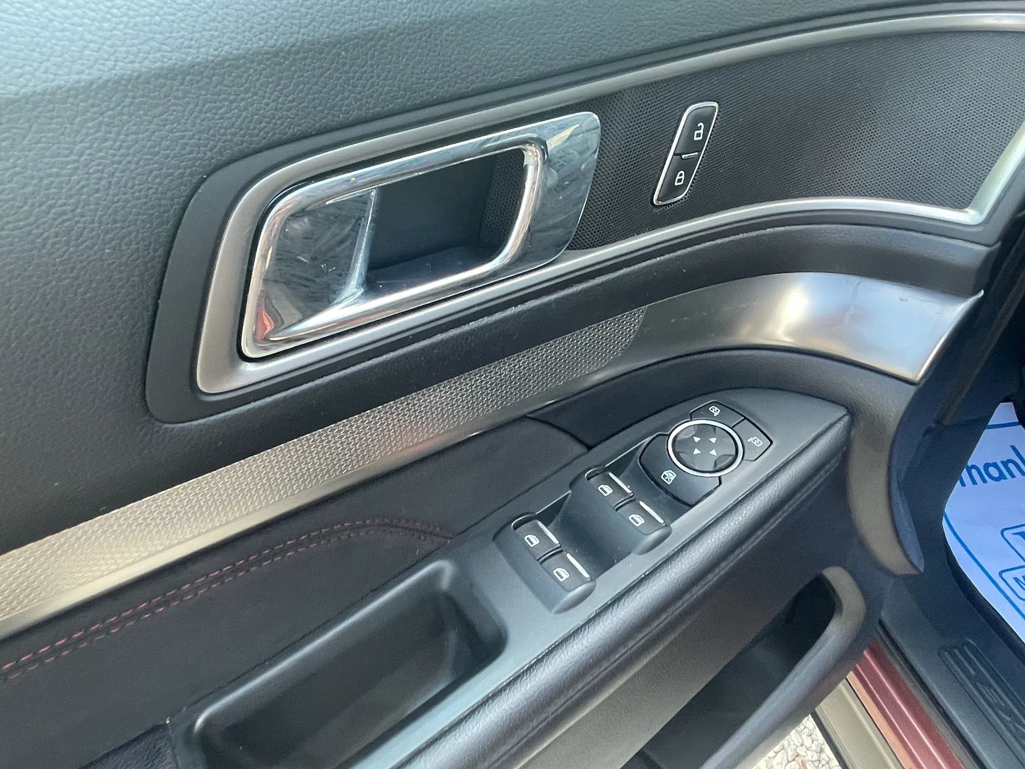 Used 2018 Ford Explorer XLT w/ Equipment Group 202A AWD/4WD image 26