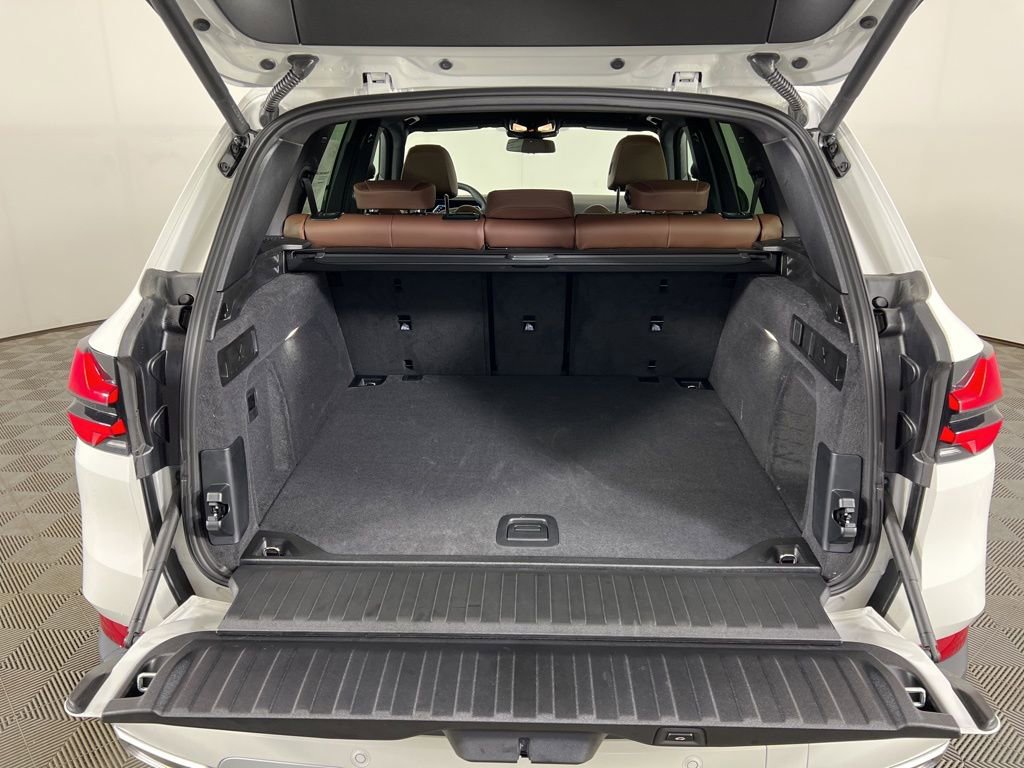 New 2026 BMW X5 xDrive40i w/ Parking Assistance Package image 13