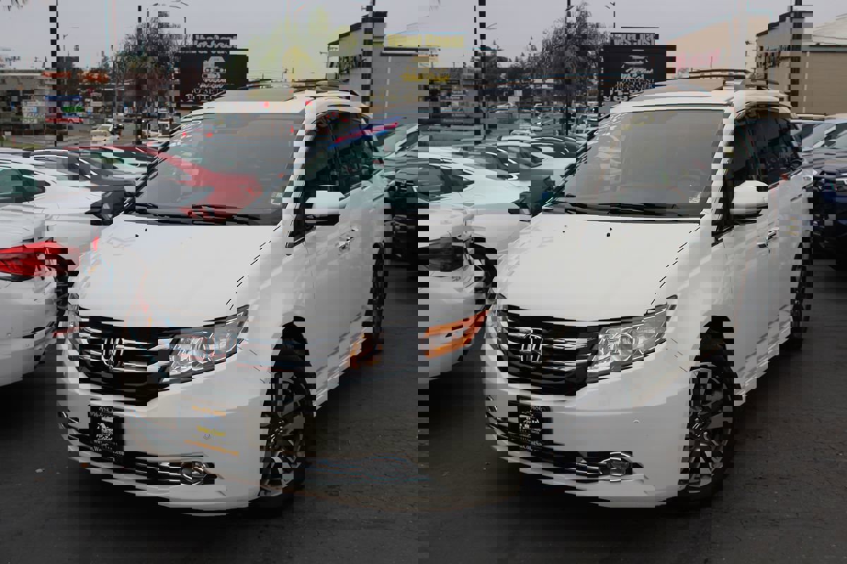 Used 2015 Honda Odyssey Touring Elite image 44