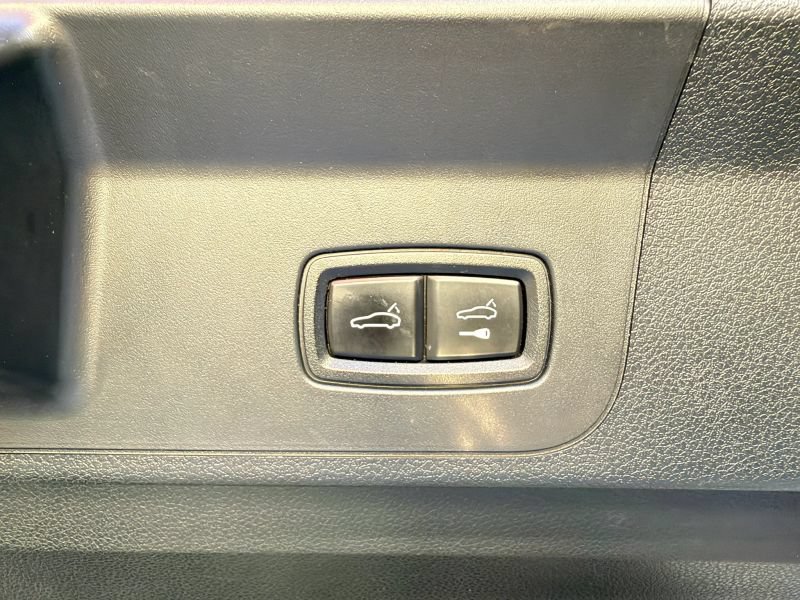 Used 2018 Porsche Panamera 4 AWD/4WD image 35