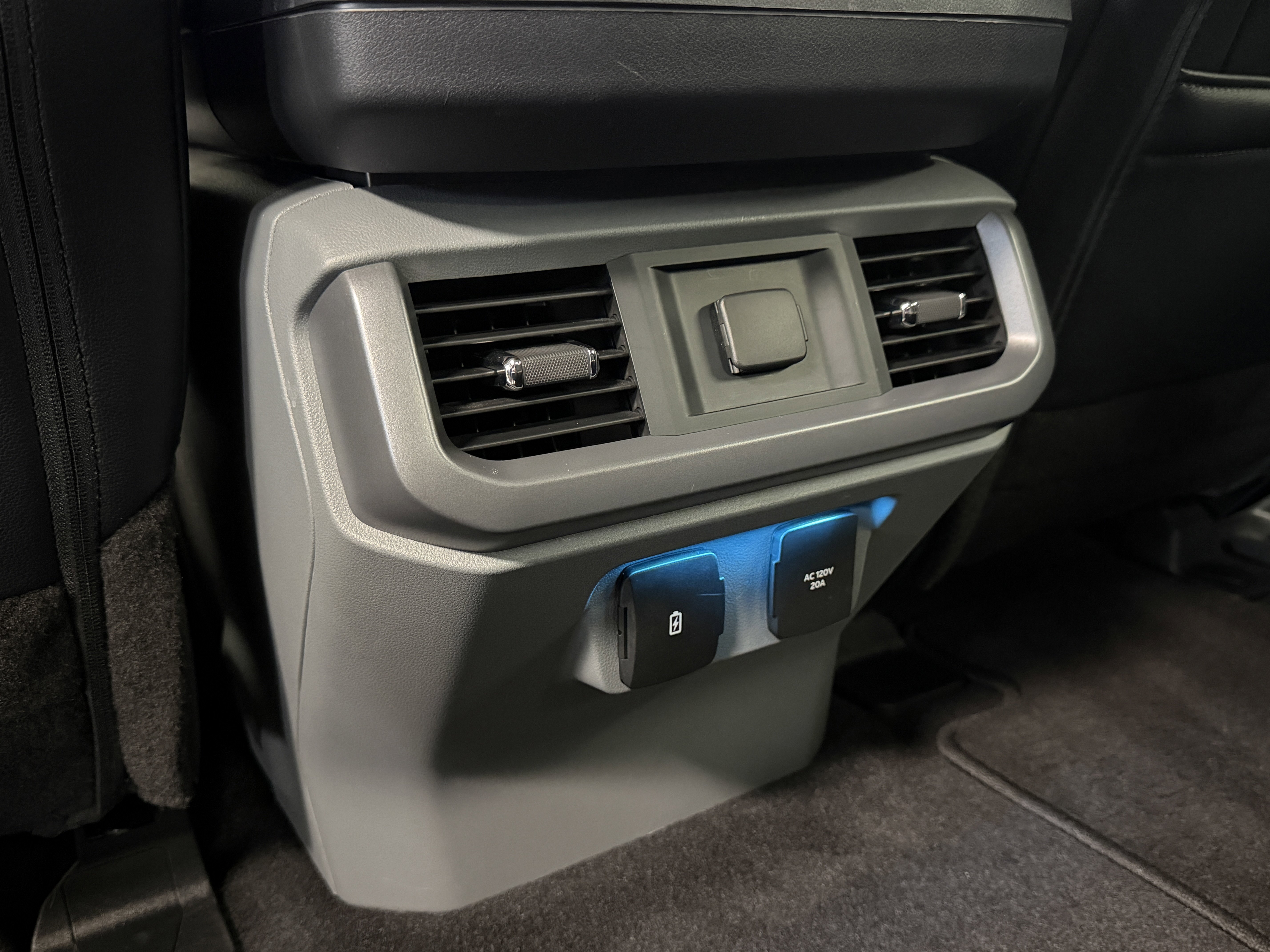 Used 2025 Ford F150 Lariat w/ Equipment Group 501A Mid image 26