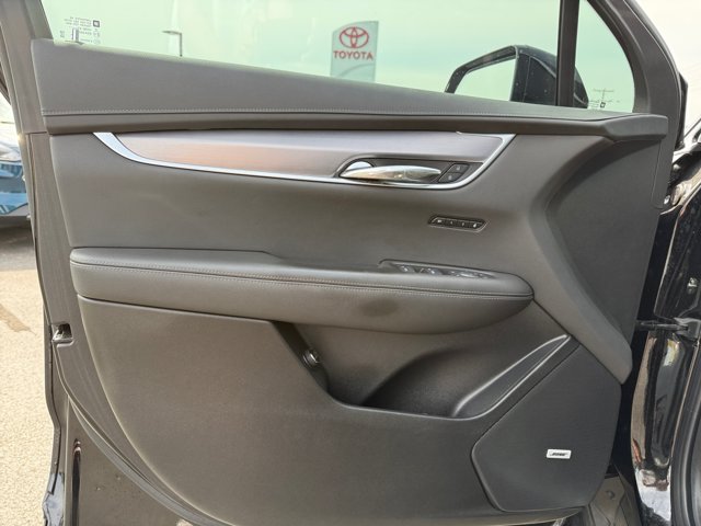 Used 2025 Cadillac XT6 Luxury FWD image 30