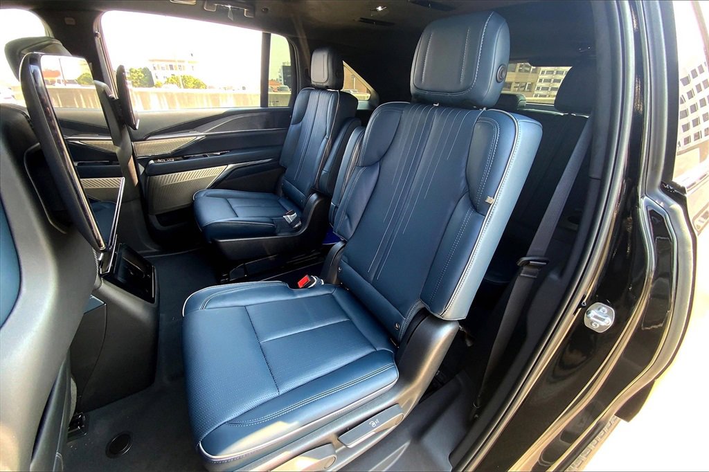 New 2026 Cadillac Escalade IQ Sport 2 w/ LPO, ONYX Package image 29