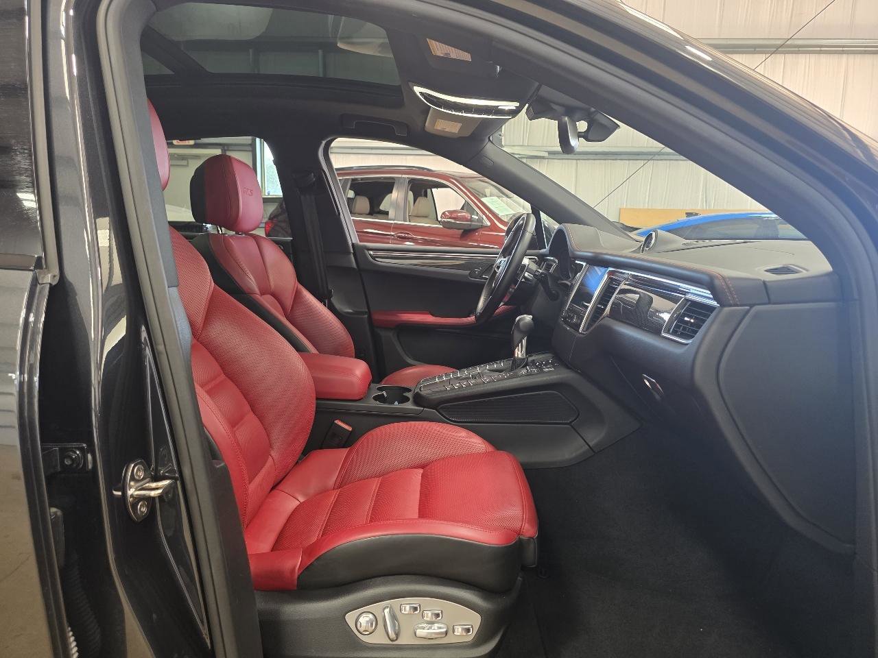 Used 2017 Porsche Macan GTS AWD/4WD image 28