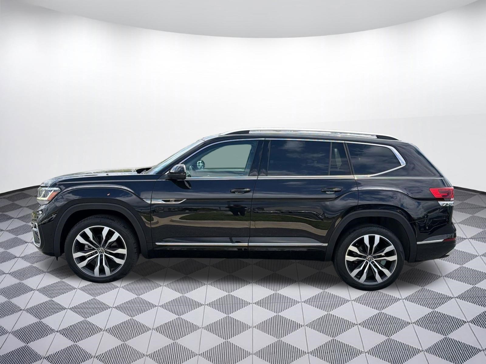Used 2023 Volkswagen Atlas SEL Premium AWD/4WD image 2