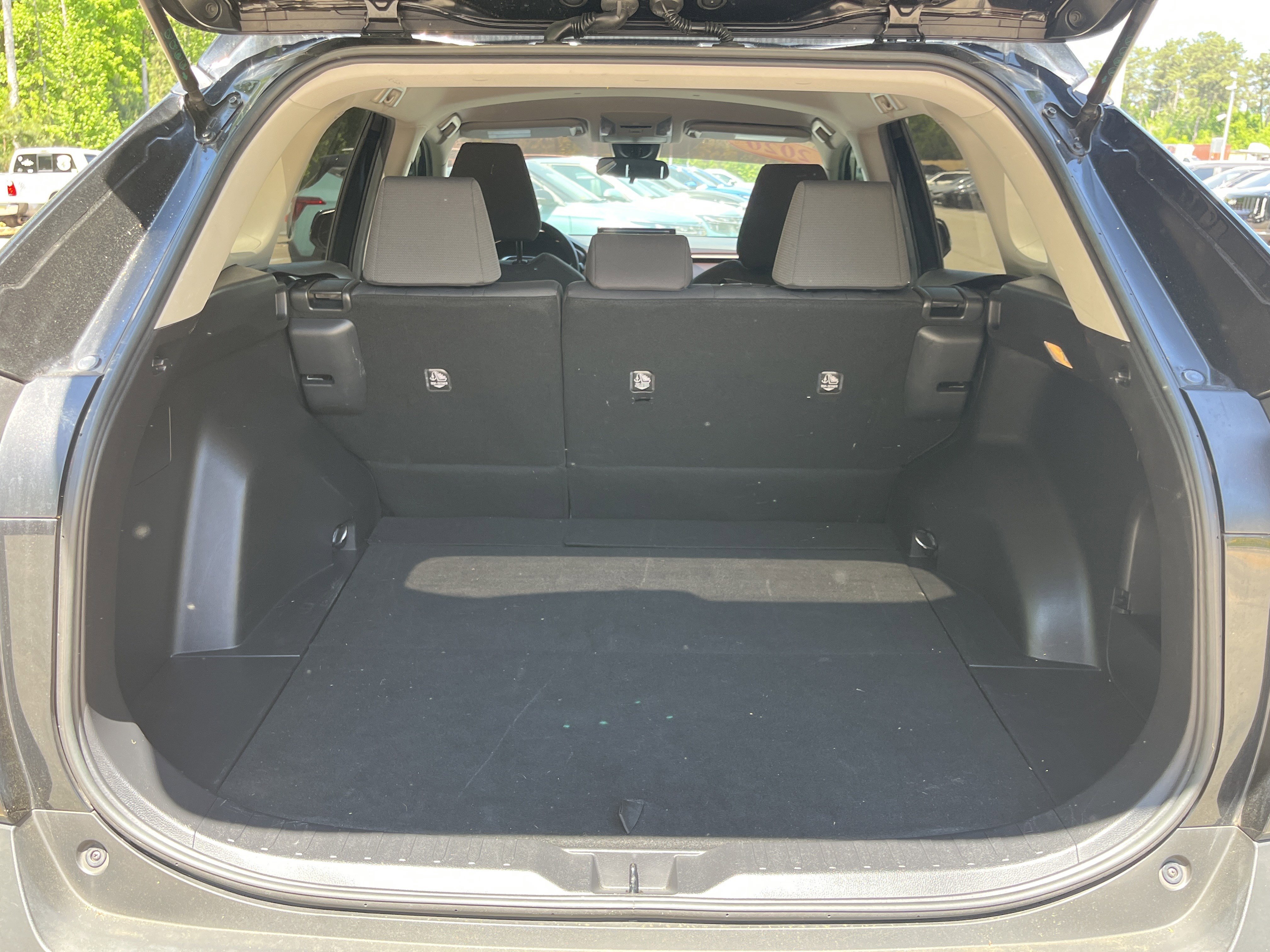 Used 2020 Toyota RAV4 XLE FWD image 25