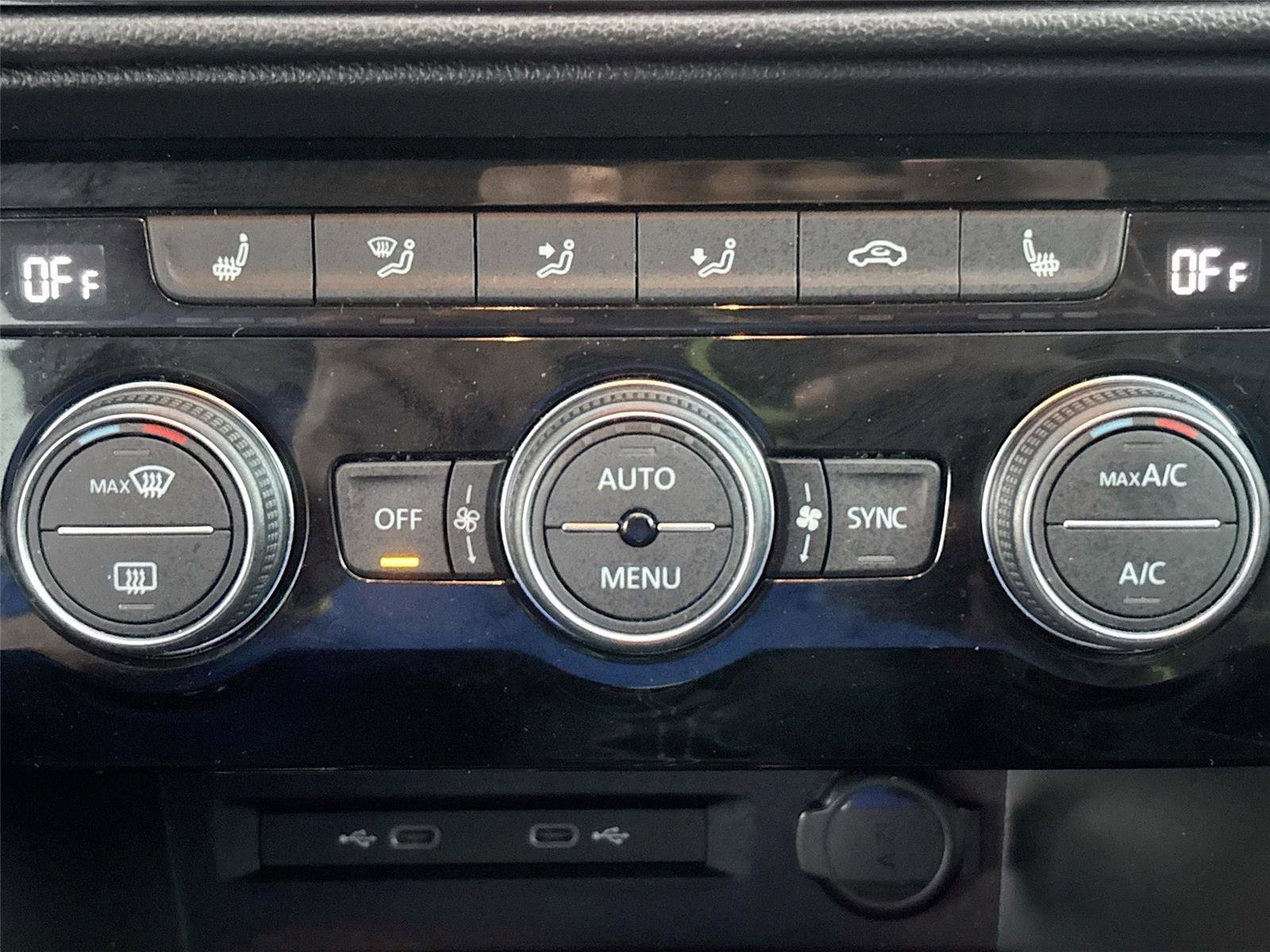 Used 2024 Volkswagen Taos SE image 16