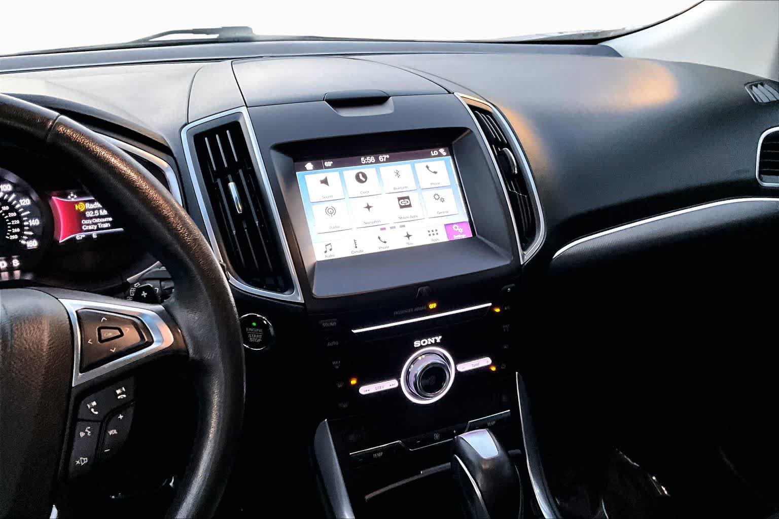 Used 2017 Ford Edge Titanium w/ Technology Package FWD image 13