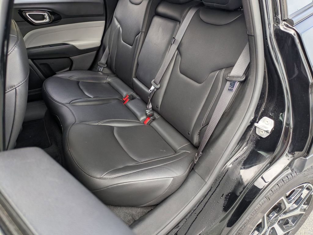 Used 2025 Jeep Compass Limited image 27