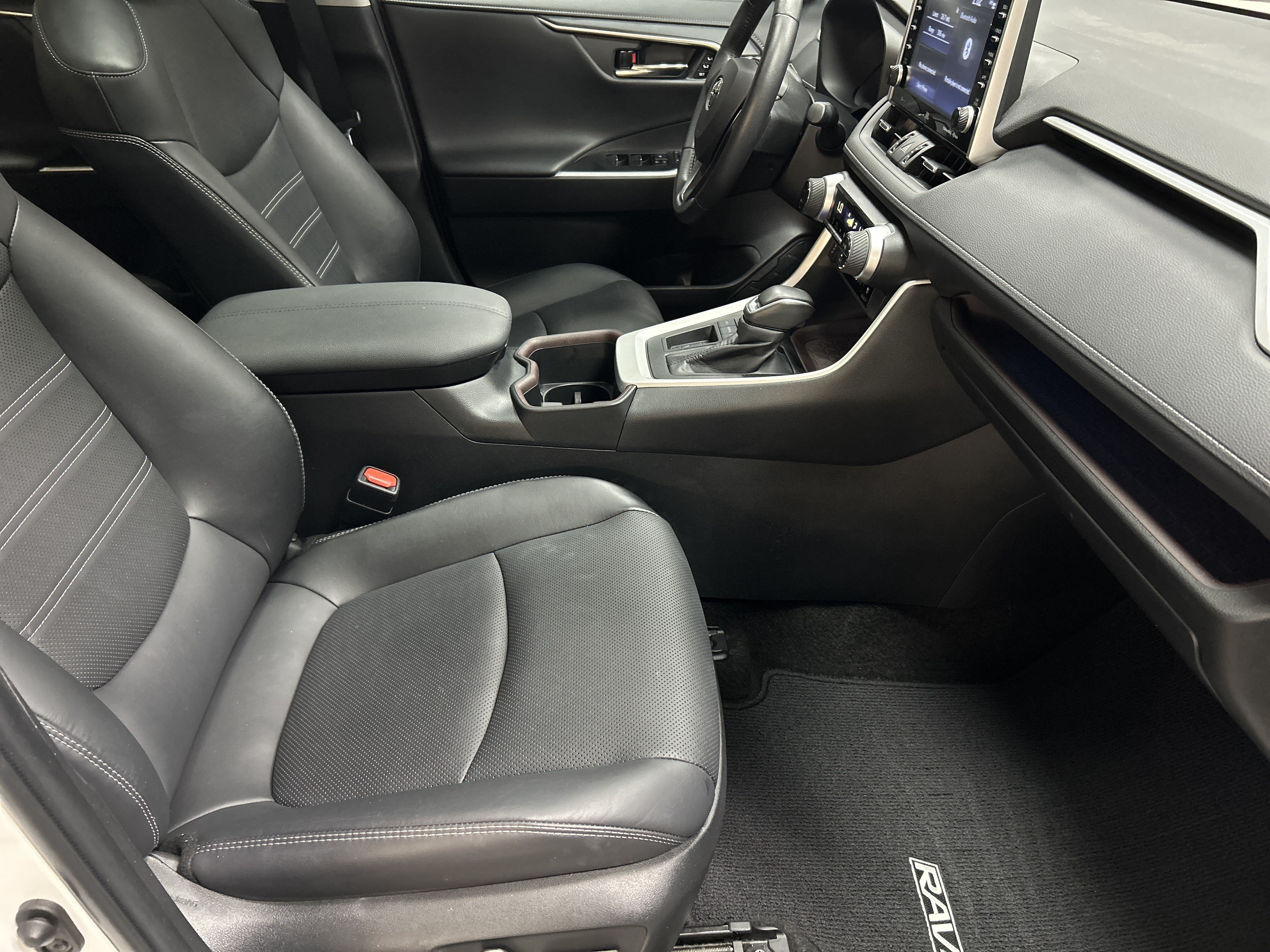 Used 2022 Toyota RAV4 Limited FWD image 20