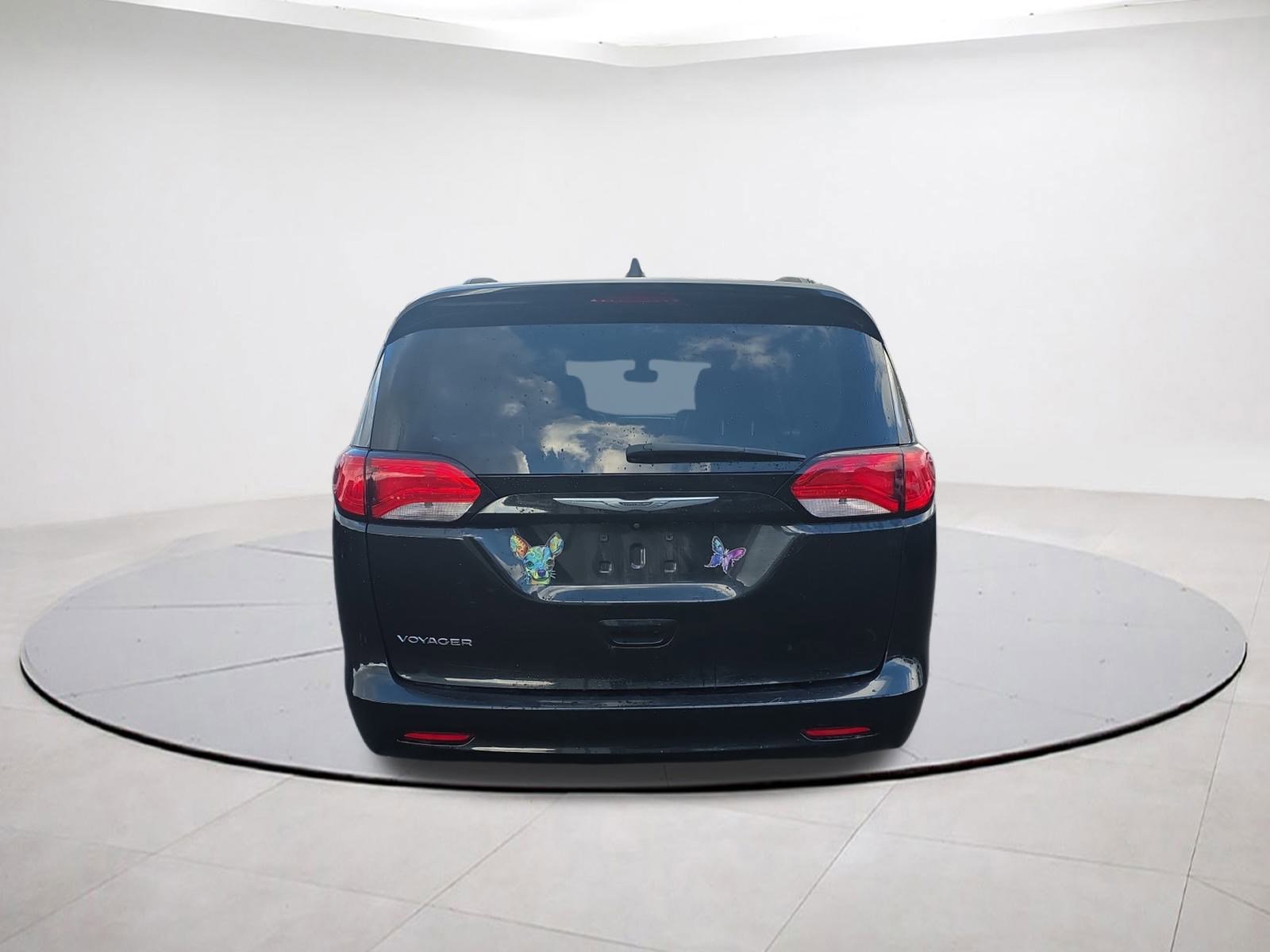 Used 2021 Chrysler Voyager Lxi image 6