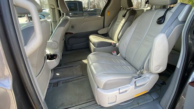 Used 2014 Toyota Sienna Limited w/ Limited Premium Package image 32