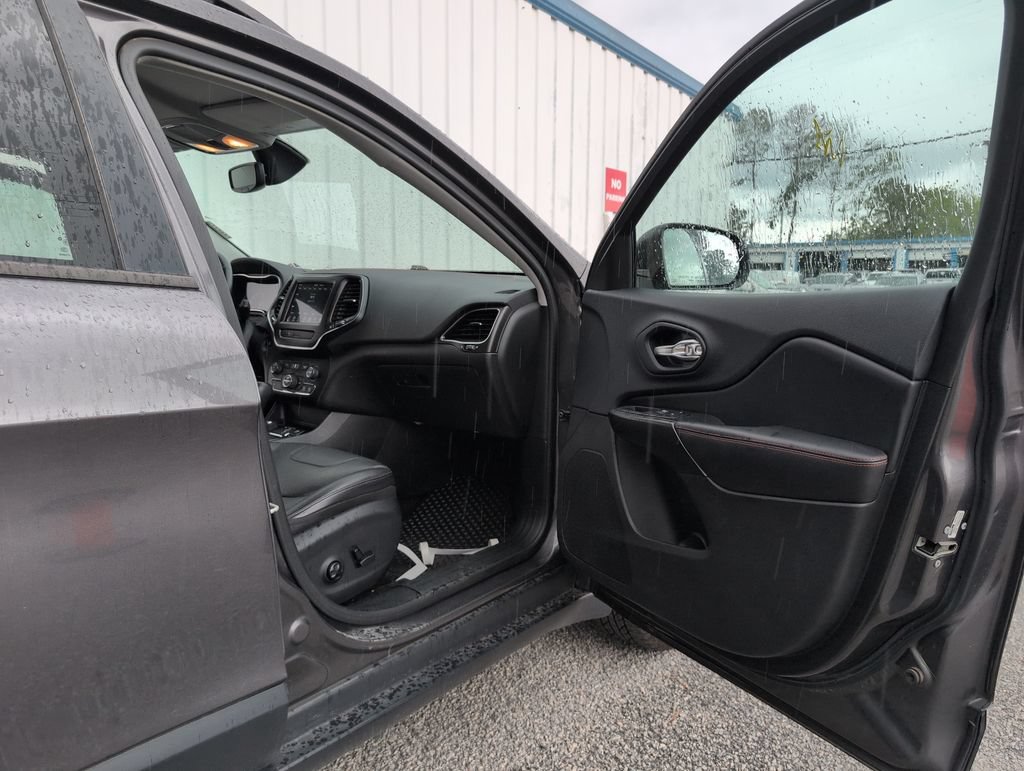 Used 2019 Jeep Cherokee Trailhawk AWD/4WD image 11