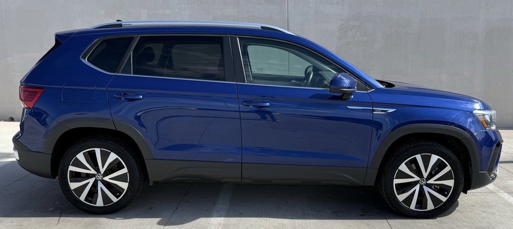 Certified 2024 Volkswagen Taos SE image 2