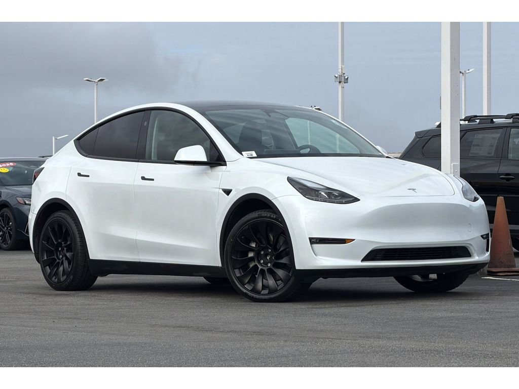 Used 2024 Tesla Model Y Long Range AWD/4WD image 2