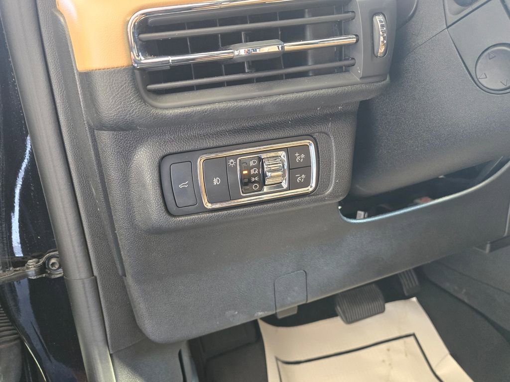 Used 2022 Lincoln Corsair Reserve w/ Equipment Group 201A image 11