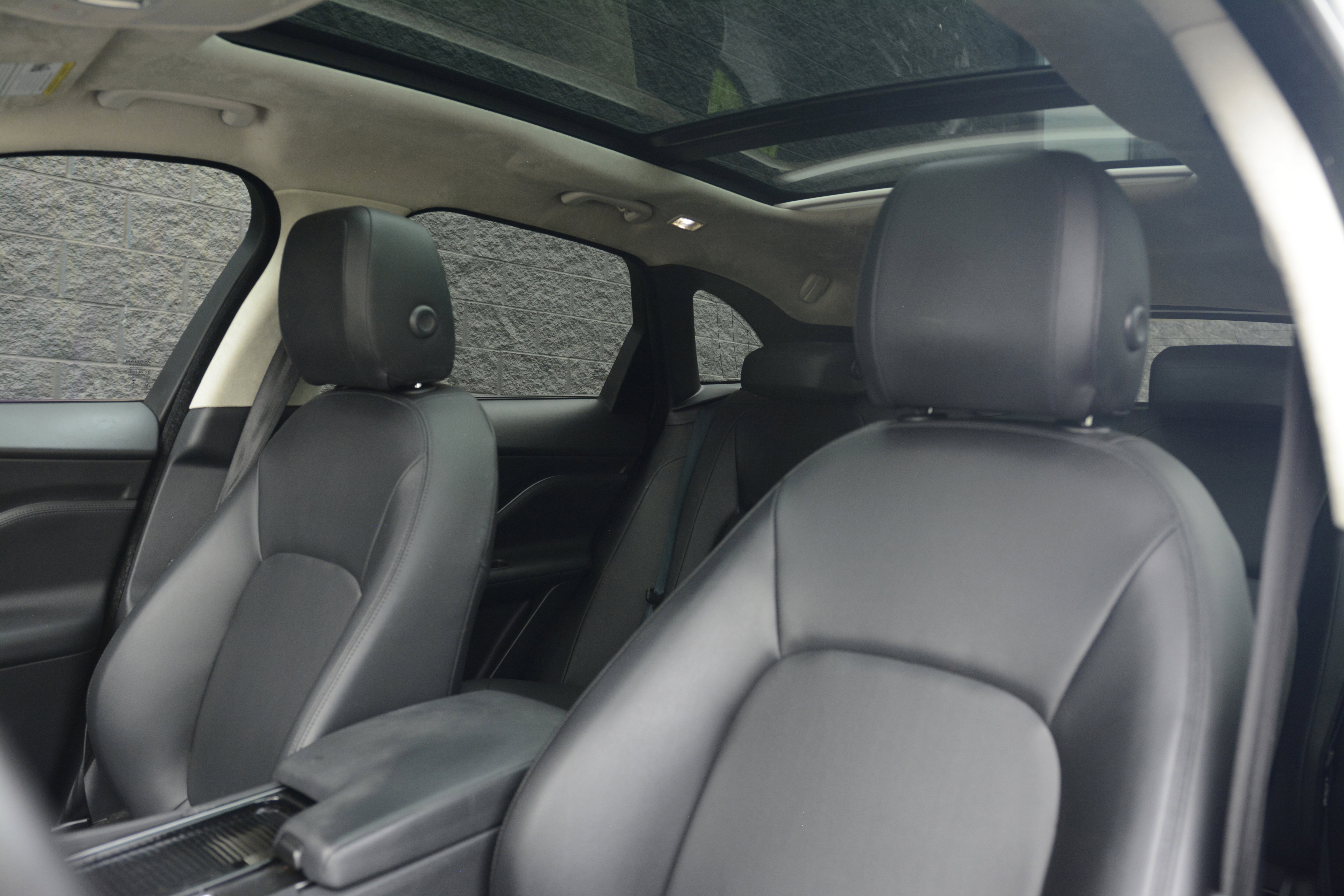 Used 2020 Jaguar F-PACE Premium image 5