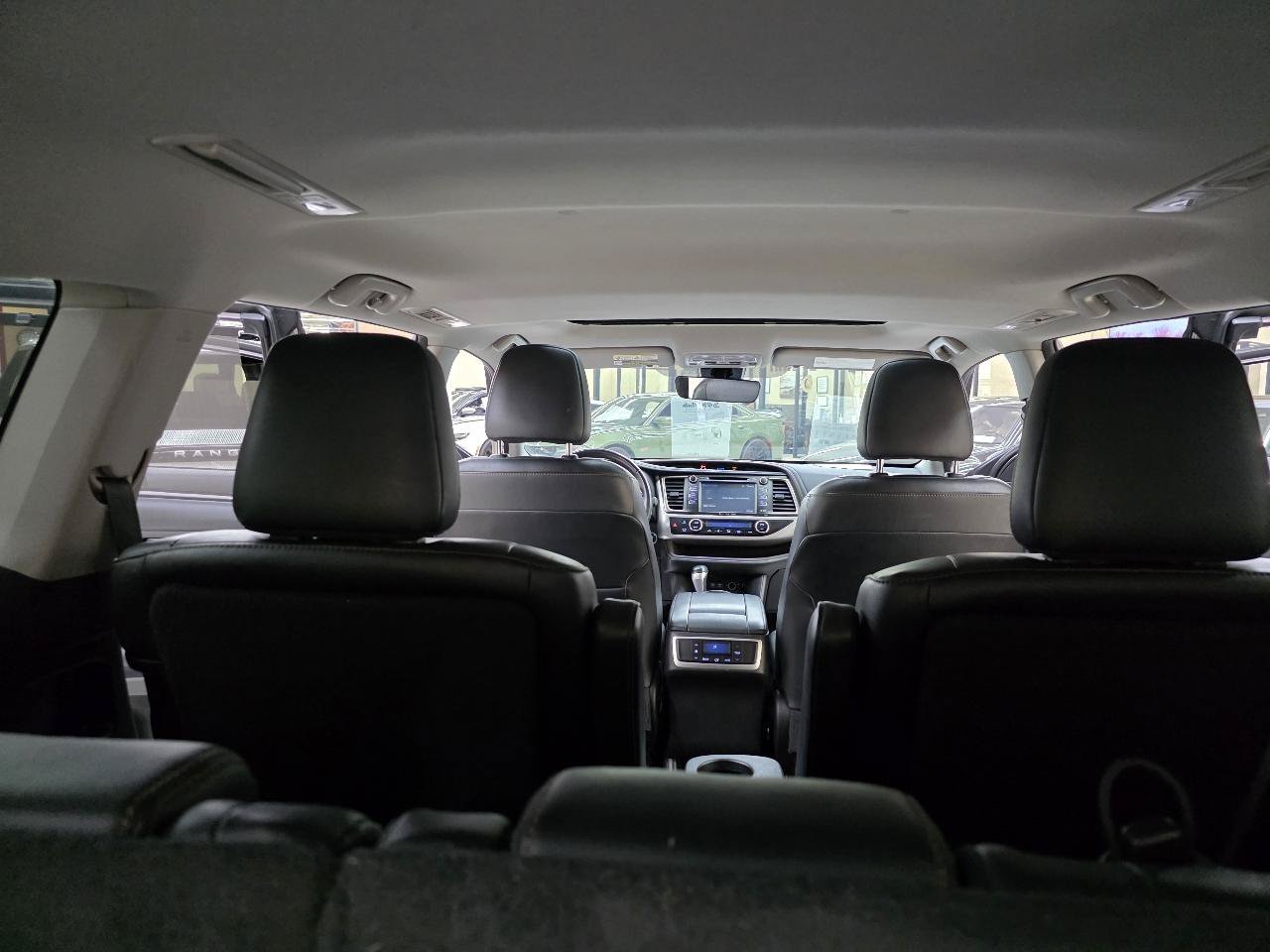 Used 2017 Toyota Highlander SE FWD image 14