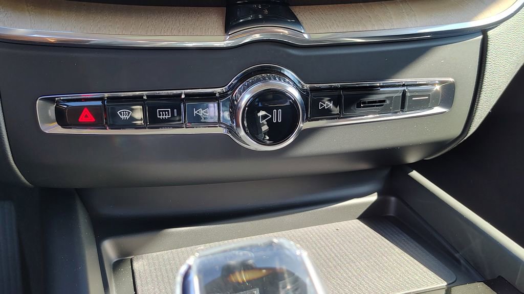 New 2026 Volvo XC60 B5 Plus w/ Climate Package image 23