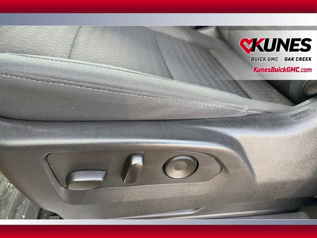Used 2025 Chevrolet Silverado 1500 LT AWD/4WD image 7