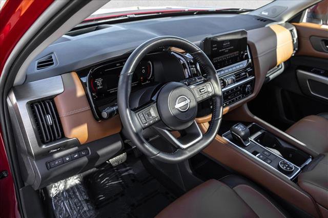 Used 2023 Nissan Pathfinder Platinum image 10
